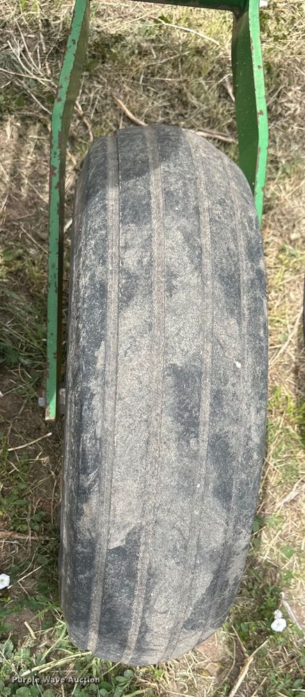 image for item OI9109 1995 John Deere 7200 Conservation planter