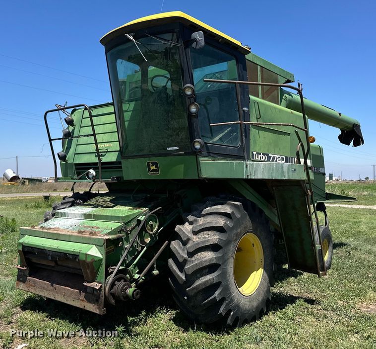 image for item OI9121 1979 John Deere 7720 Turbo combine