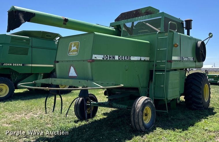 image for item OI9121 1979 John Deere 7720 Turbo combine