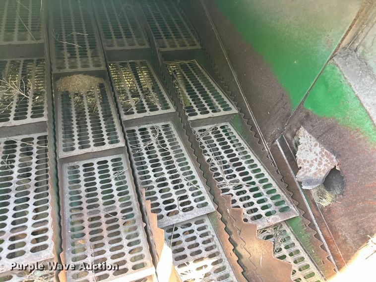 image for item OI9121 1979 John Deere 7720 Turbo combine