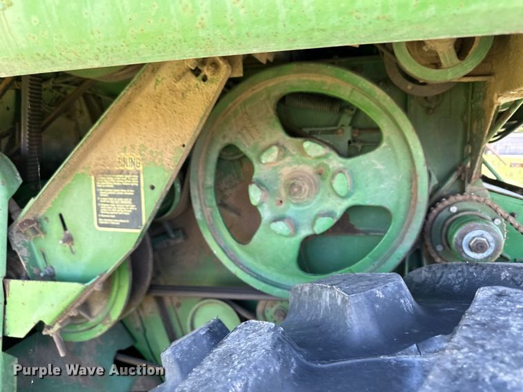 image for item OI9121 1979 John Deere 7720 Turbo combine