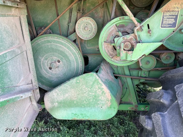 image for item OI9121 1979 John Deere 7720 Turbo combine