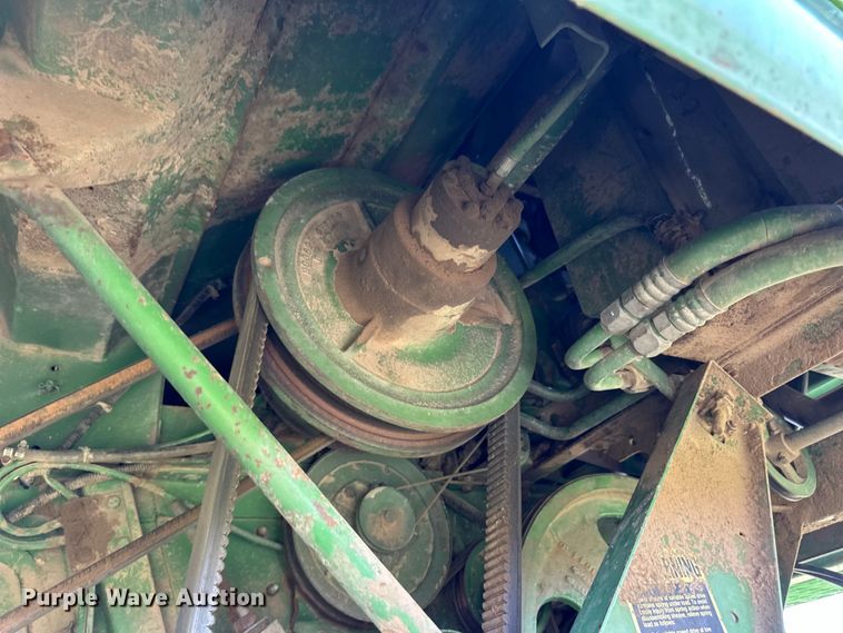 image for item OI9121 1979 John Deere 7720 Turbo combine