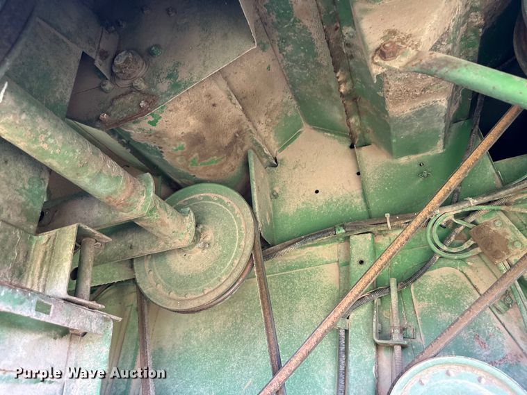 image for item OI9121 1979 John Deere 7720 Turbo combine