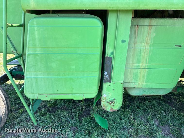 image for item OI9121 1979 John Deere 7720 Turbo combine