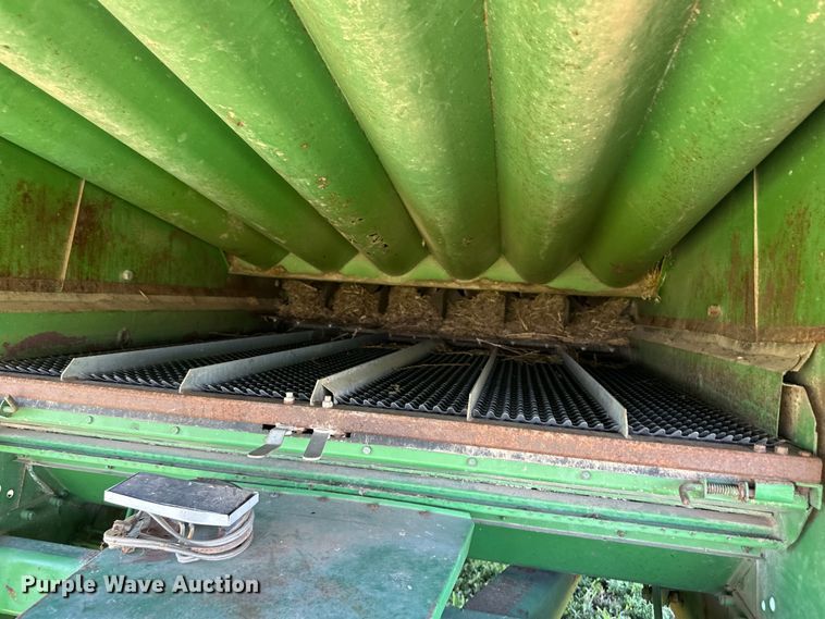 image for item OI9121 1979 John Deere 7720 Turbo combine