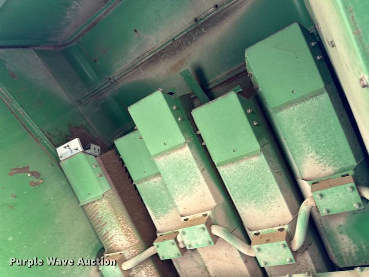 image for item OI9121 1979 John Deere 7720 Turbo combine