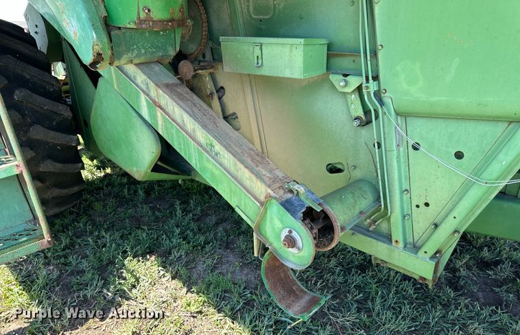 image for item OI9121 1979 John Deere 7720 Turbo combine