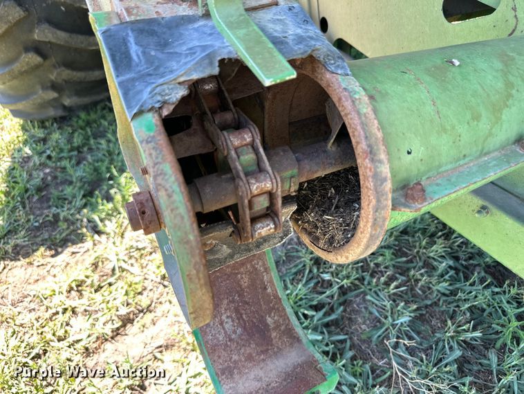 image for item OI9121 1979 John Deere 7720 Turbo combine