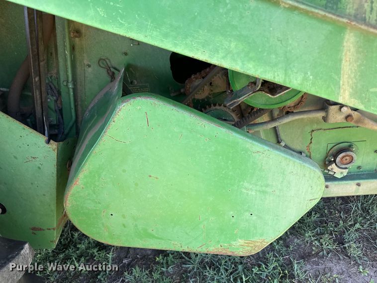 image for item OI9121 1979 John Deere 7720 Turbo combine