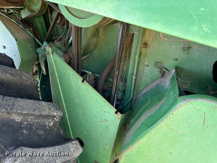 image for item OI9121 1979 John Deere 7720 Turbo combine