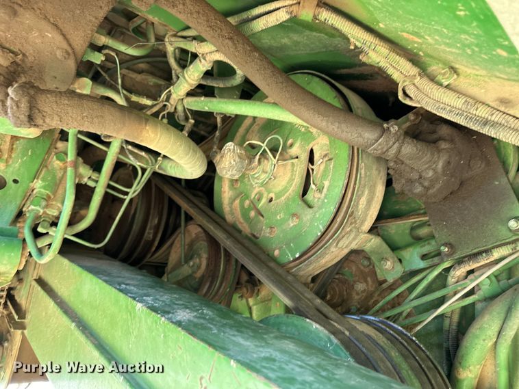 image for item OI9121 1979 John Deere 7720 Turbo combine