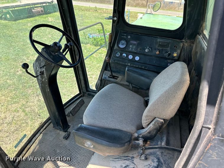 image for item OI9121 1979 John Deere 7720 Turbo combine