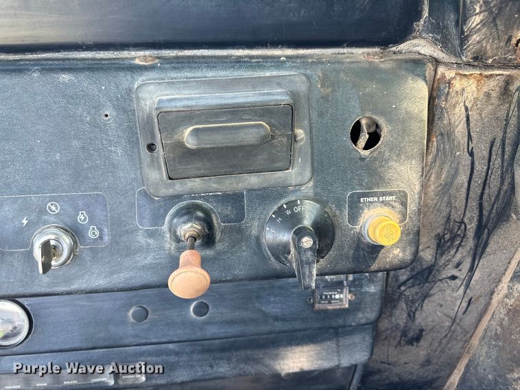 image for item OI9121 1979 John Deere 7720 Turbo combine