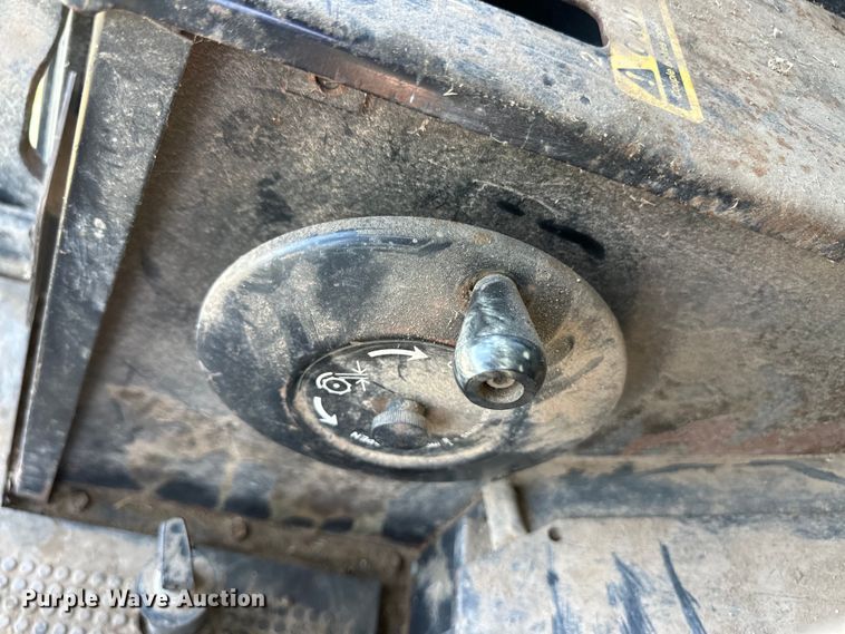 image for item OI9121 1979 John Deere 7720 Turbo combine