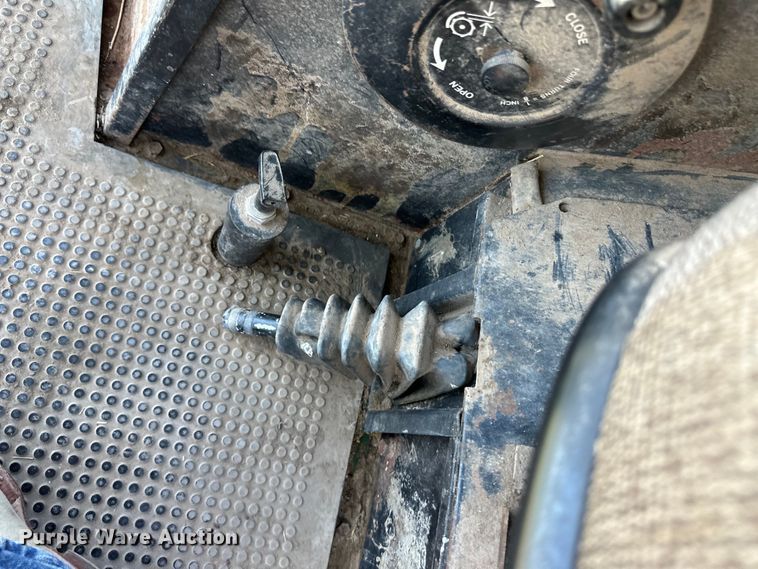 image for item OI9121 1979 John Deere 7720 Turbo combine