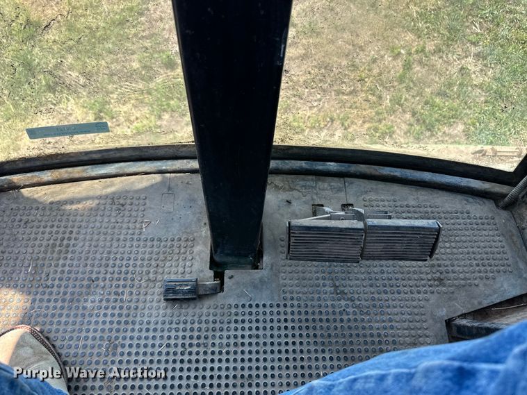 image for item OI9121 1979 John Deere 7720 Turbo combine