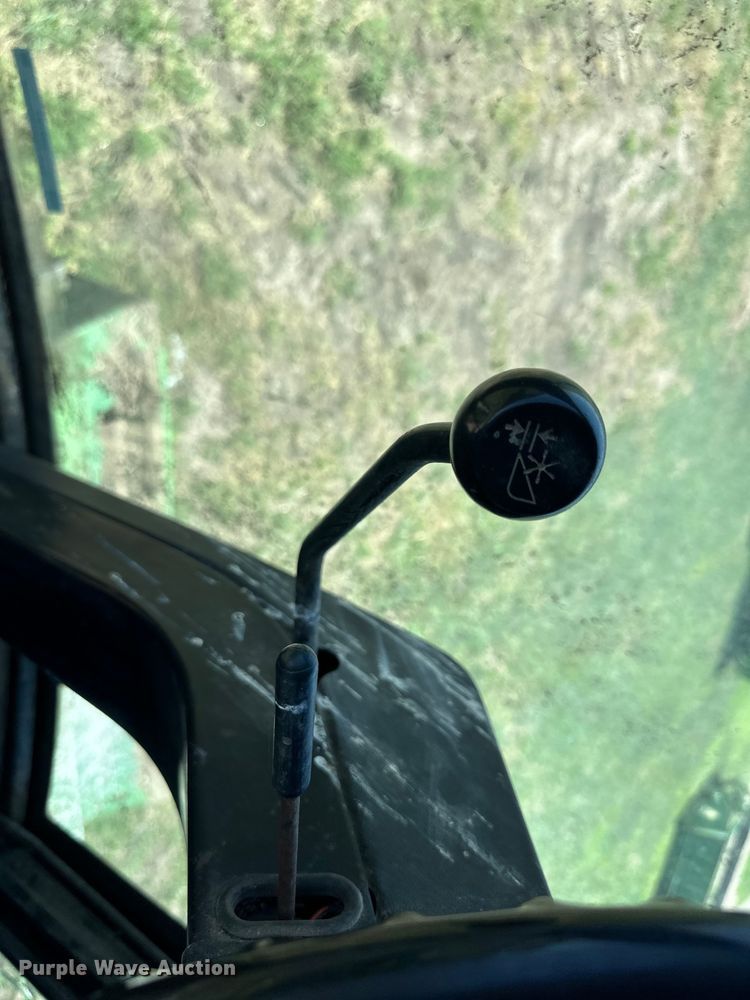 image for item OI9121 1979 John Deere 7720 Turbo combine