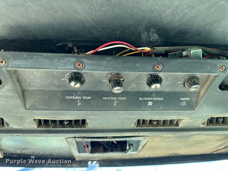 image for item OI9121 1979 John Deere 7720 Turbo combine