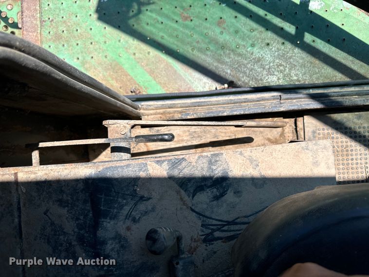 image for item OI9121 1979 John Deere 7720 Turbo combine