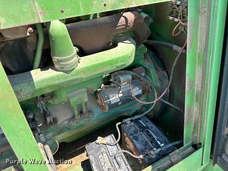 image for item OI9121 1979 John Deere 7720 Turbo combine