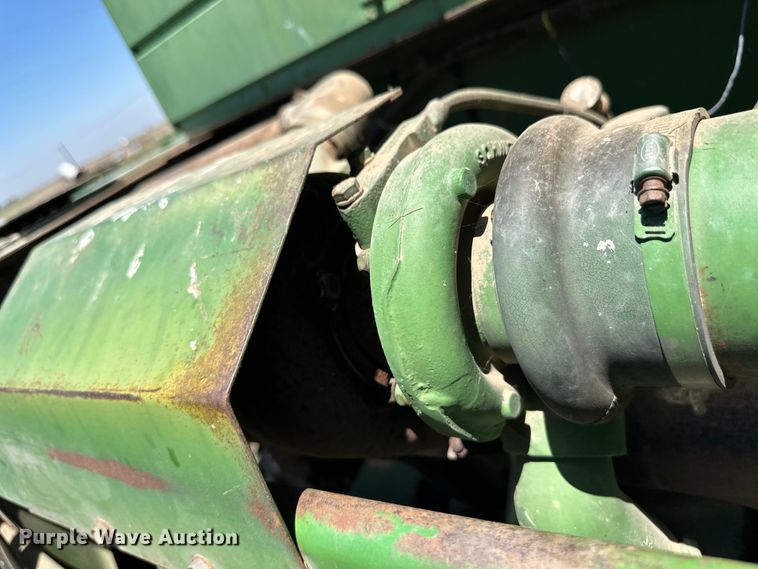 image for item OI9121 1979 John Deere 7720 Turbo combine