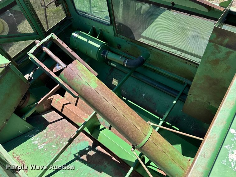 image for item OI9121 1979 John Deere 7720 Turbo combine