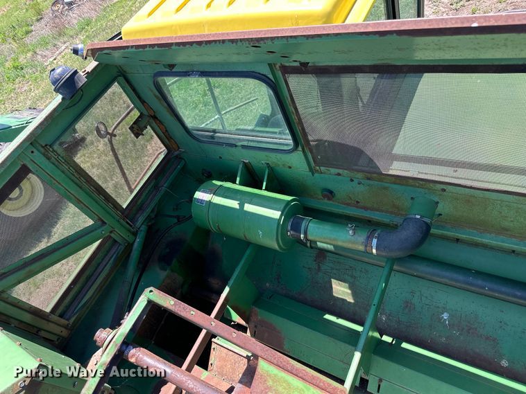 image for item OI9121 1979 John Deere 7720 Turbo combine