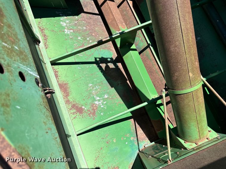 image for item OI9121 1979 John Deere 7720 Turbo combine