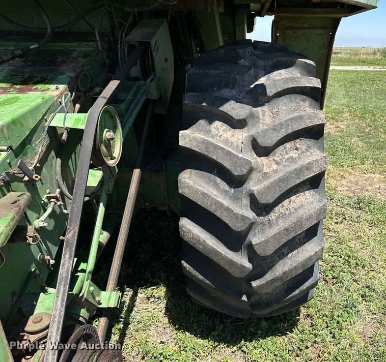 image for item OI9121 1979 John Deere 7720 Turbo combine