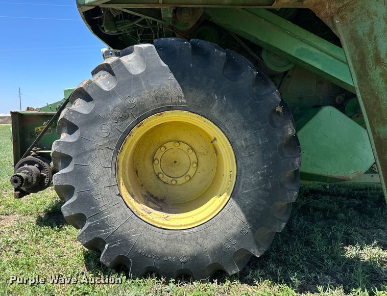 image for item OI9121 1979 John Deere 7720 Turbo combine