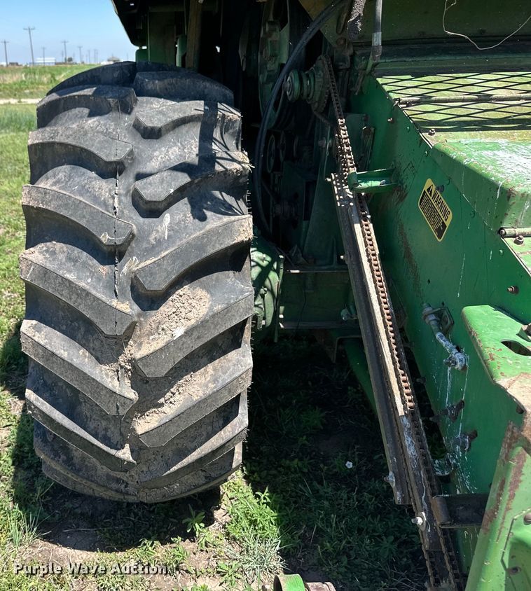 image for item OI9121 1979 John Deere 7720 Turbo combine