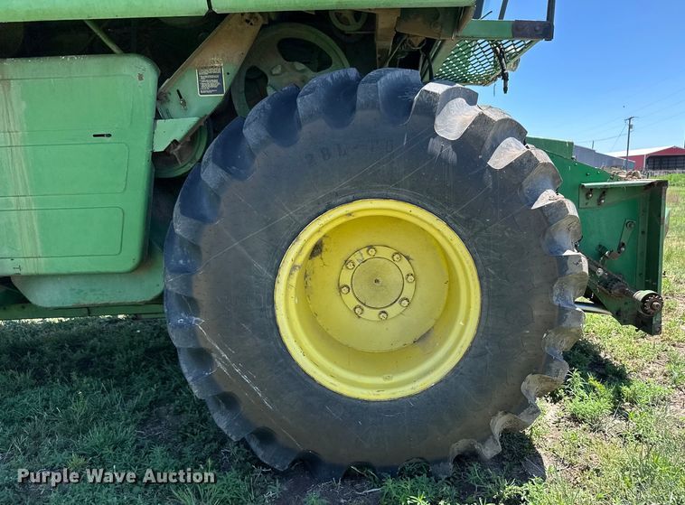 image for item OI9121 1979 John Deere 7720 Turbo combine
