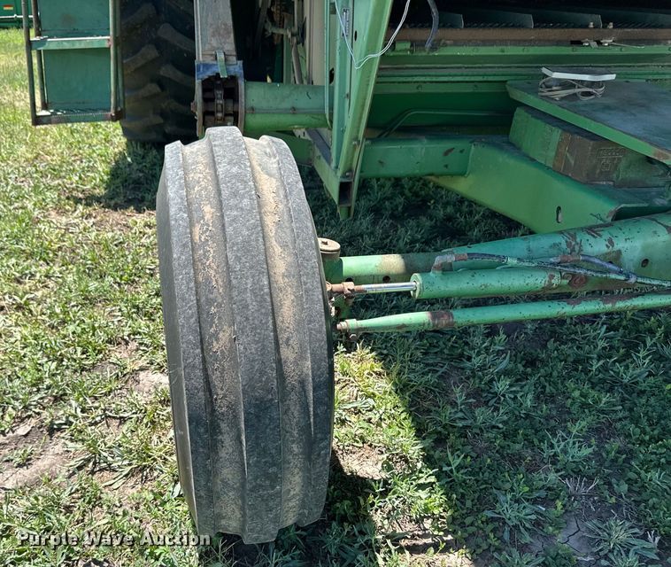 image for item OI9121 1979 John Deere 7720 Turbo combine