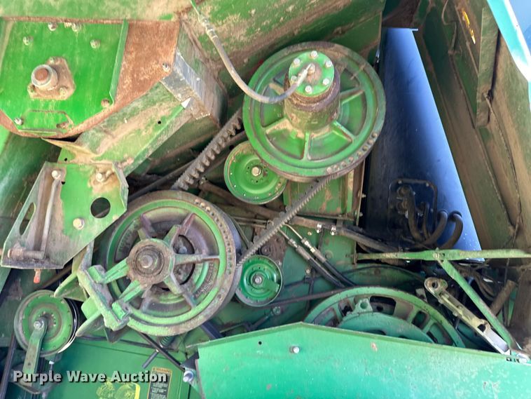 image for item OI9122 1996 John Deere 9600 combine