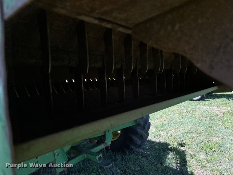 image for item OI9122 1996 John Deere 9600 combine