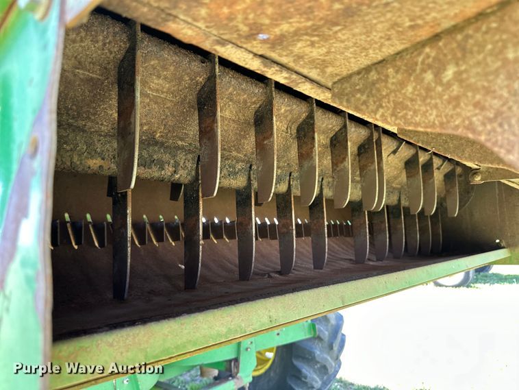 image for item OI9122 1996 John Deere 9600 combine