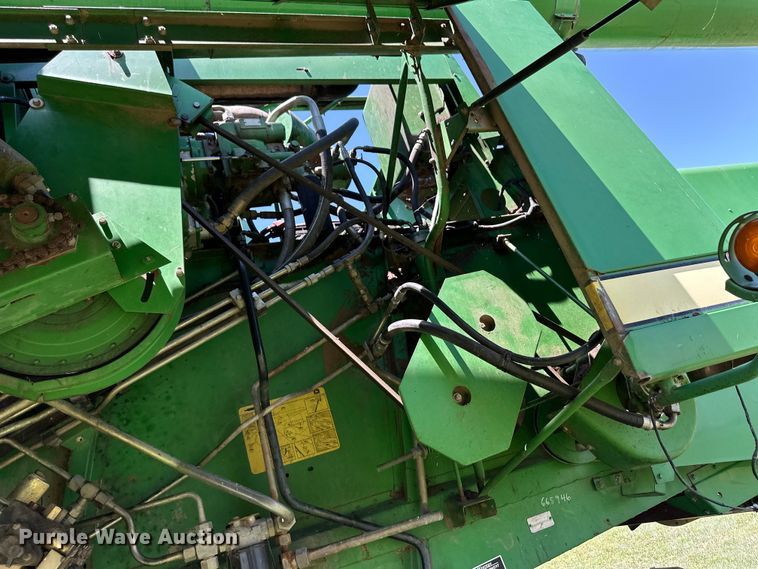 image for item OI9122 1996 John Deere 9600 combine