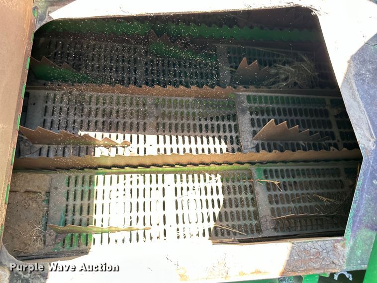 image for item OI9122 1996 John Deere 9600 combine