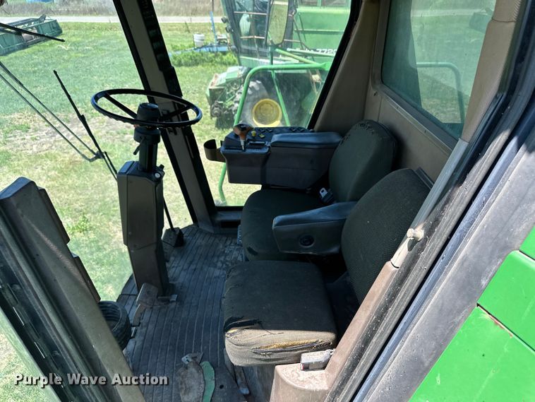 image for item OI9122 1996 John Deere 9600 combine