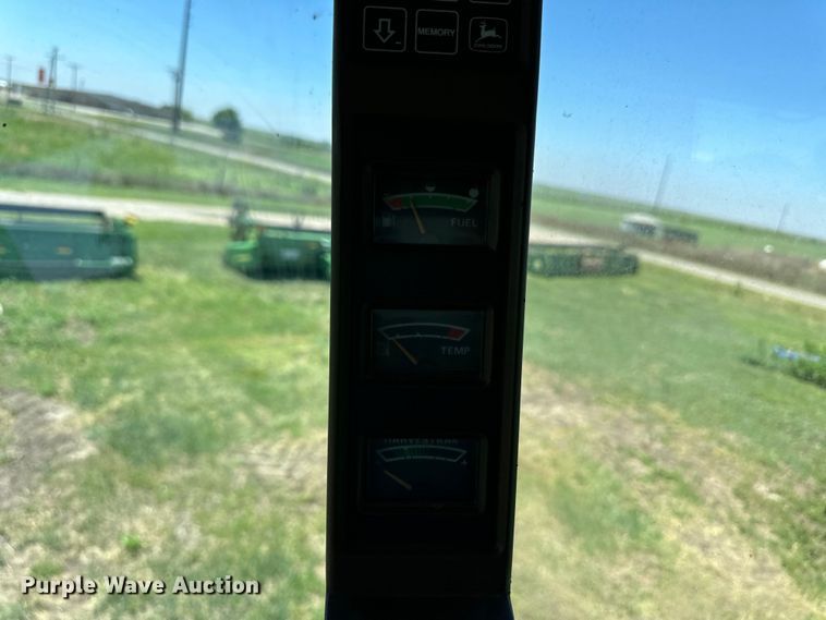 image for item OI9122 1996 John Deere 9600 combine