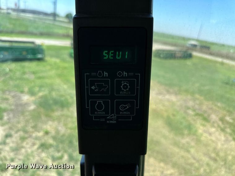 image for item OI9122 1996 John Deere 9600 combine