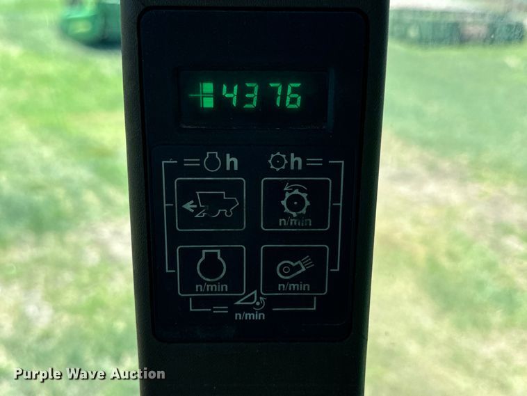 image for item OI9122 1996 John Deere 9600 combine