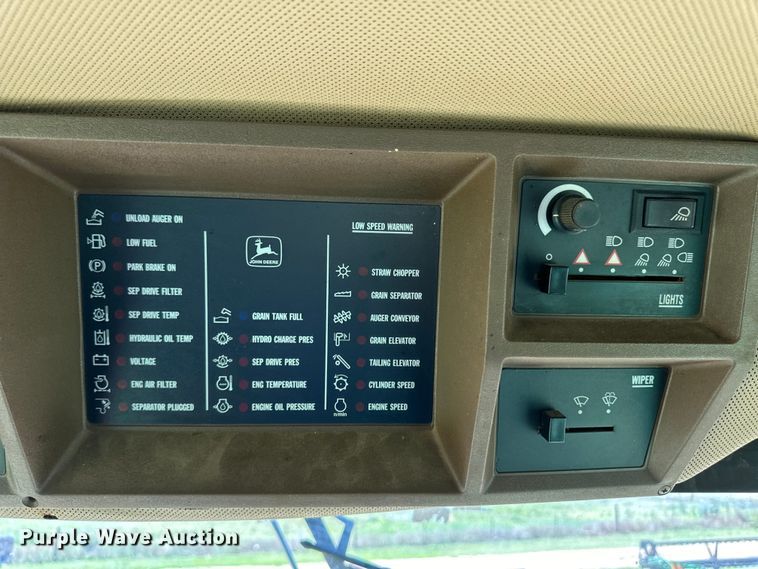 image for item OI9122 1996 John Deere 9600 combine