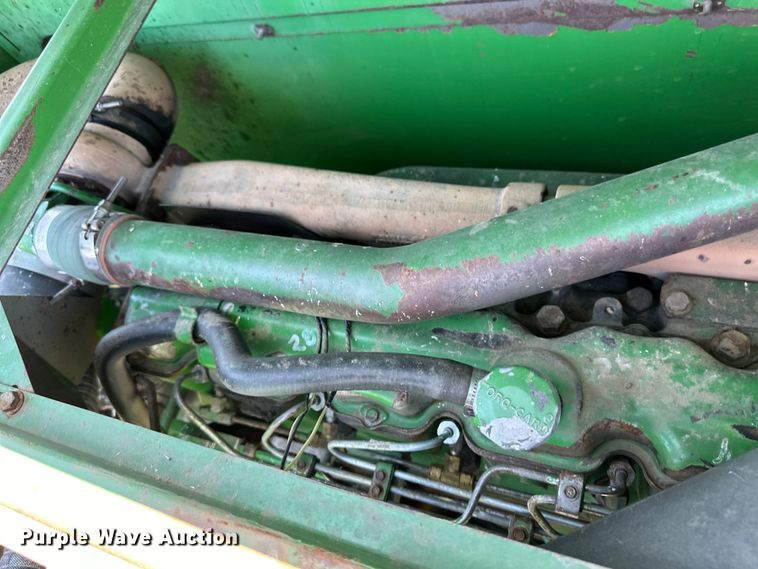 image for item OI9122 1996 John Deere 9600 combine