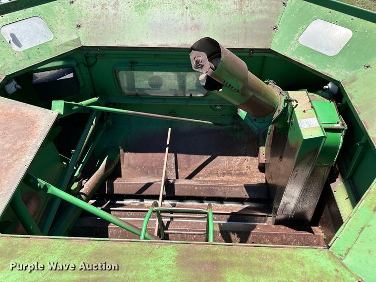 image for item OI9122 1996 John Deere 9600 combine