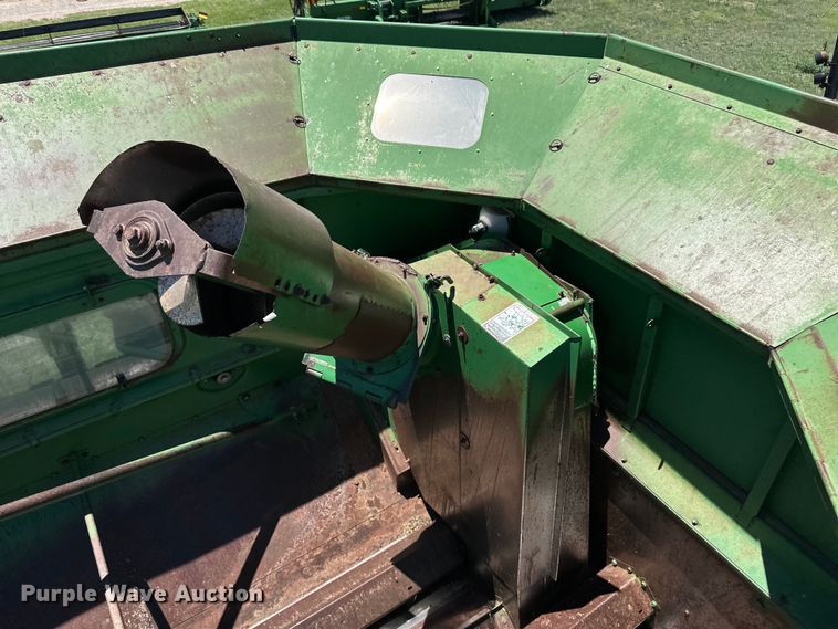 image for item OI9122 1996 John Deere 9600 combine