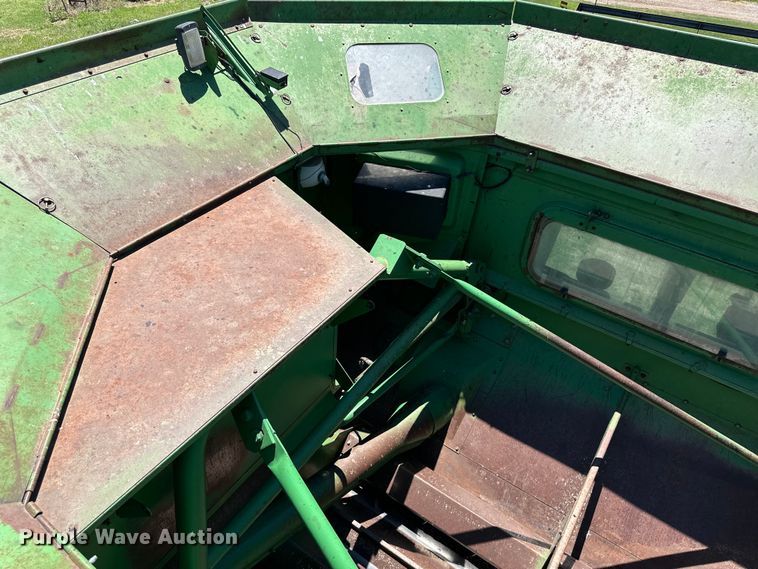 image for item OI9122 1996 John Deere 9600 combine