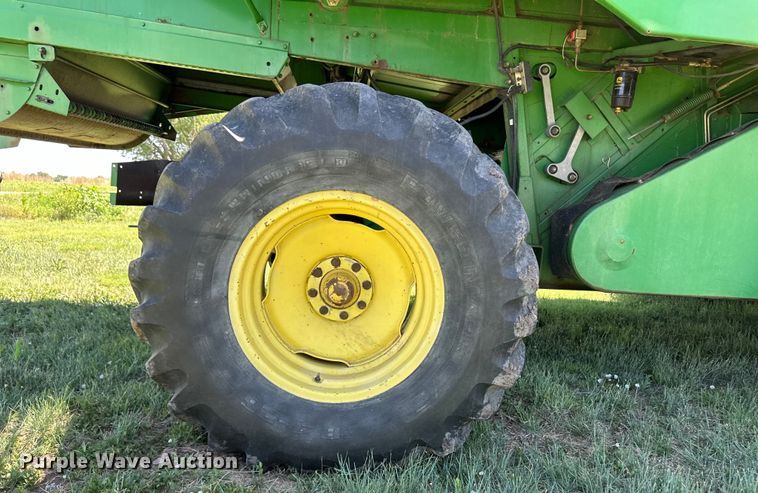 image for item OI9122 1996 John Deere 9600 combine