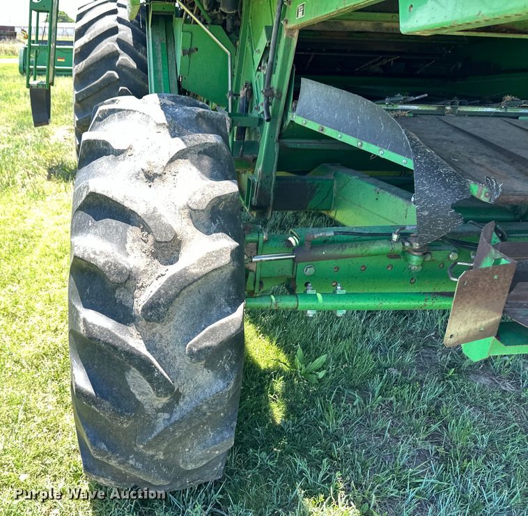 image for item OI9122 1996 John Deere 9600 combine